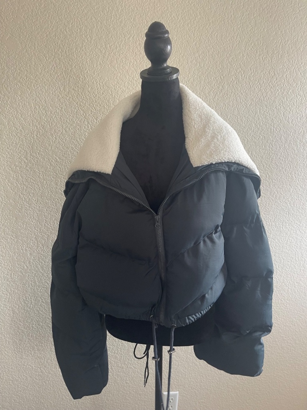 Urban Outfitters Black & Ivory Cropped Puffer Jacket - Picture 3 of 8